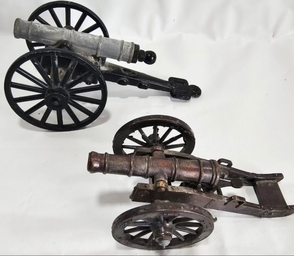 Vtg GT Miniature Dies Cat Metal Toy Cap Cannon 373 Made in Italy & 1 Other Canno